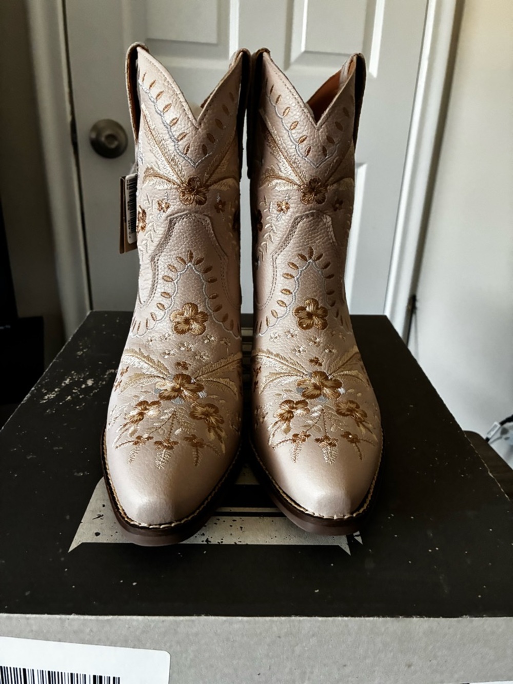 dingo Cream Floral Embroidered Western Ankle Boots - Picture 4 of 6